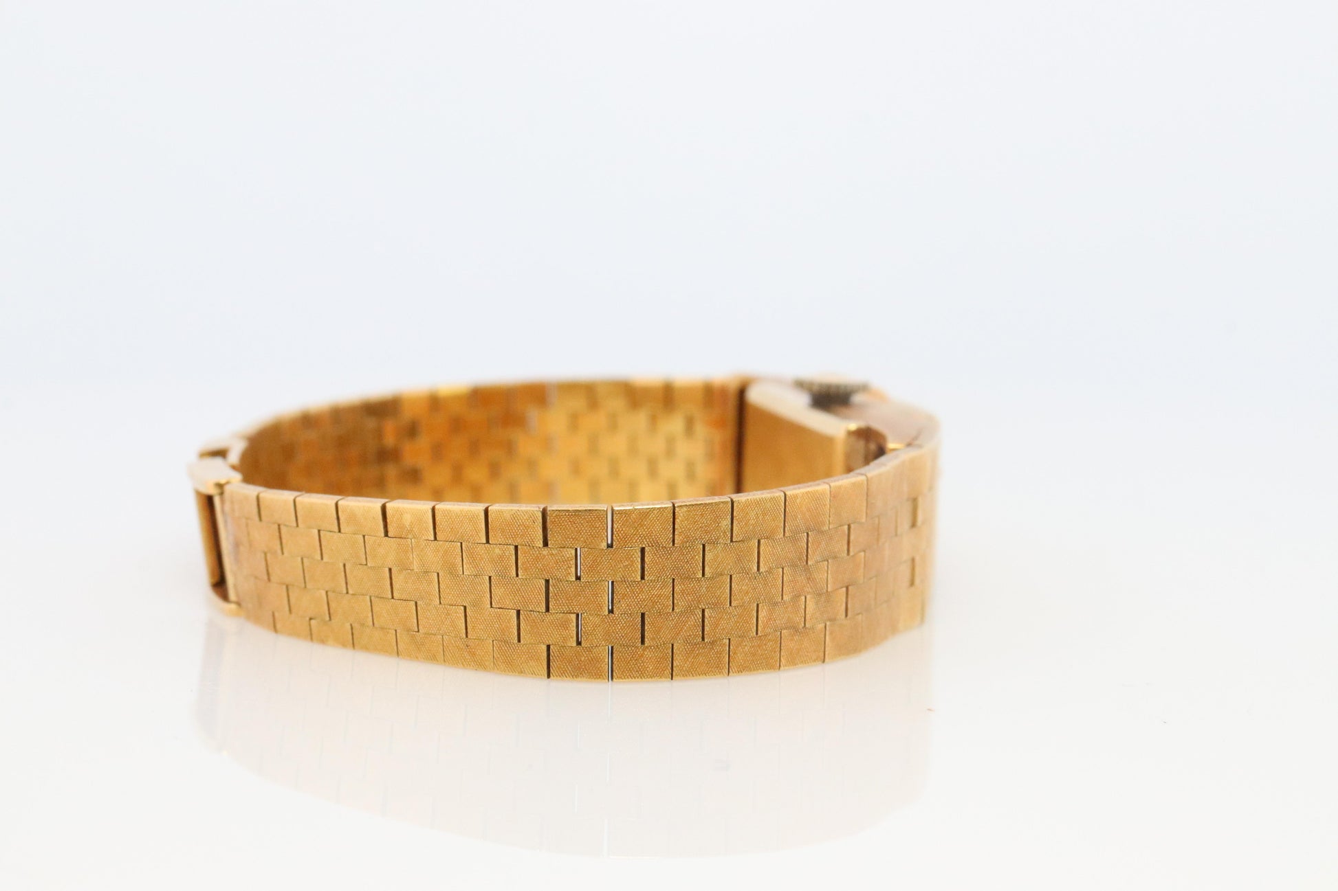 18k Chopard LUC Ladies Manual watch. Vintage Chopard 18k Yellow gold Watch.