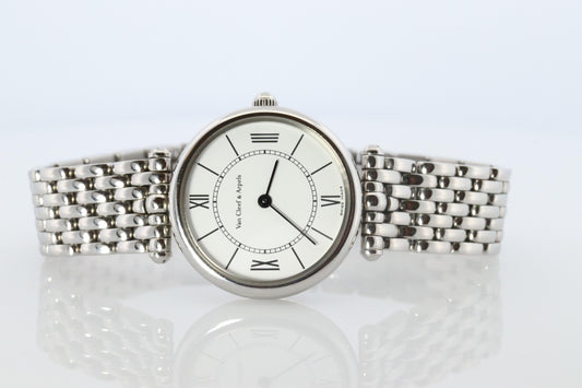 Van Cleef and Arpels HH4584 watch. La Collection SS Round 25mm Watch