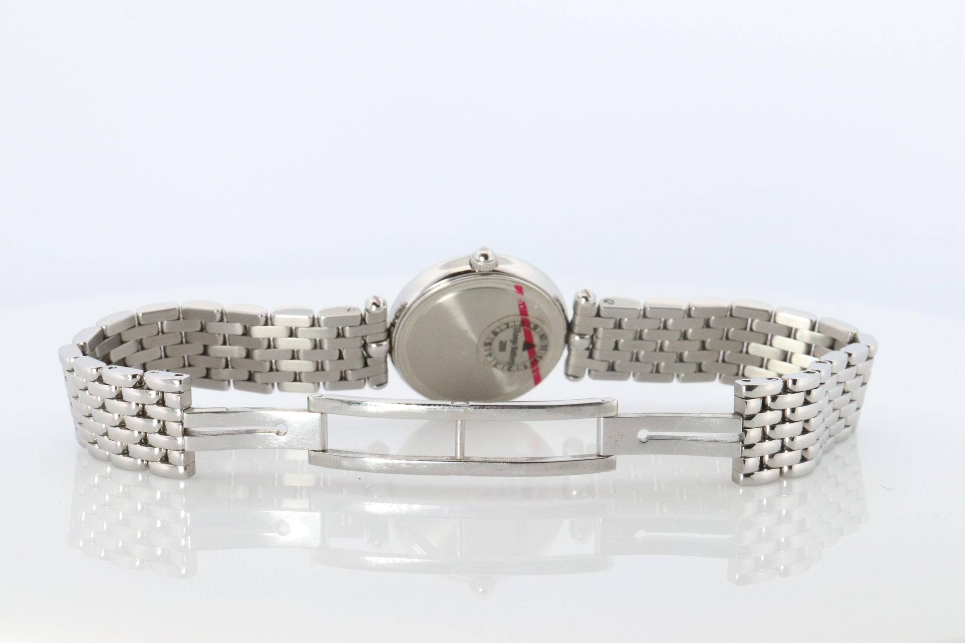 Van Cleef and Arpels HH4584 watch. La Collection SS Round 25mm Watch