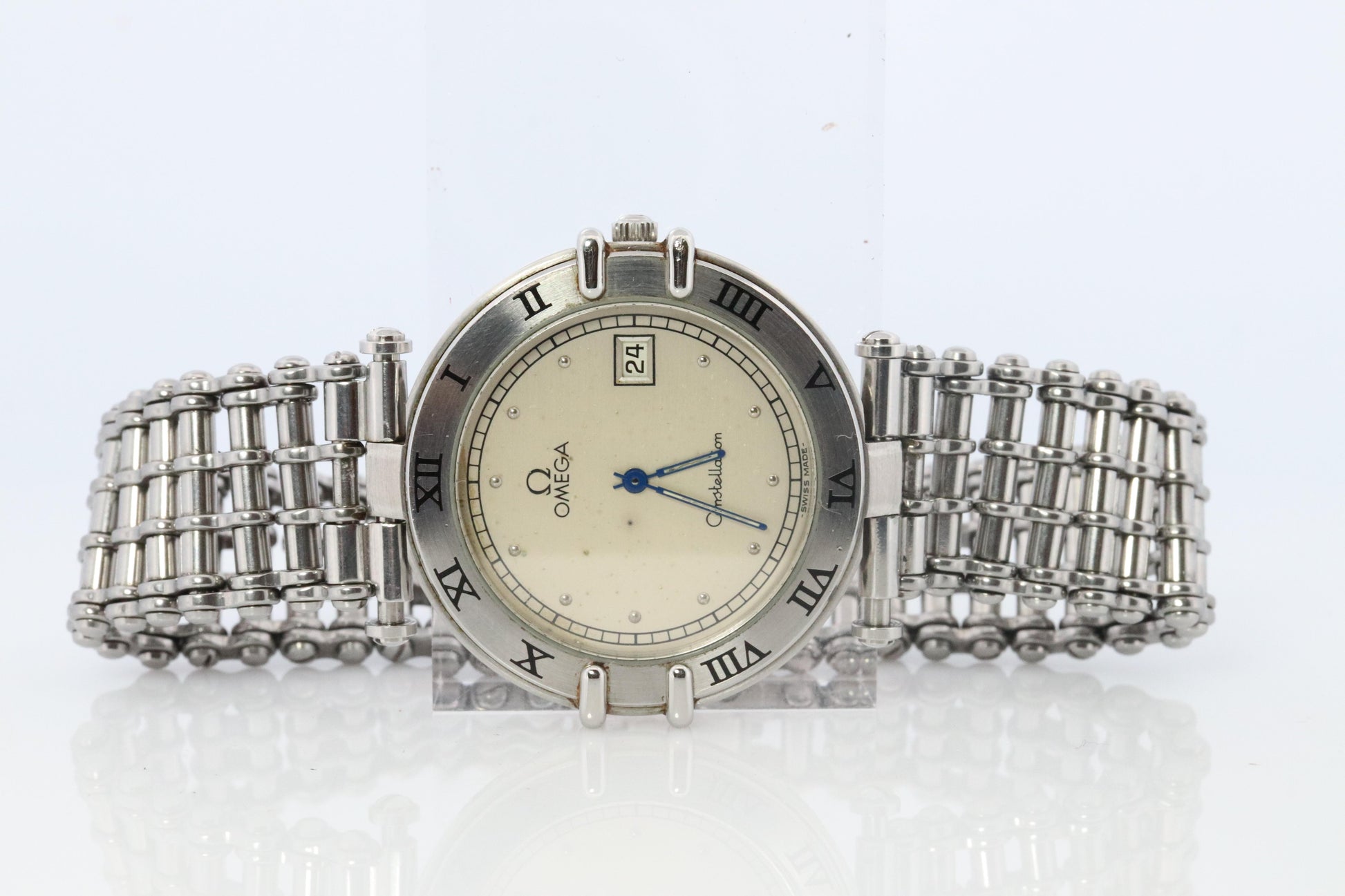 Omega Watch. Authentic Omega Constellation 1379 Date Quartz