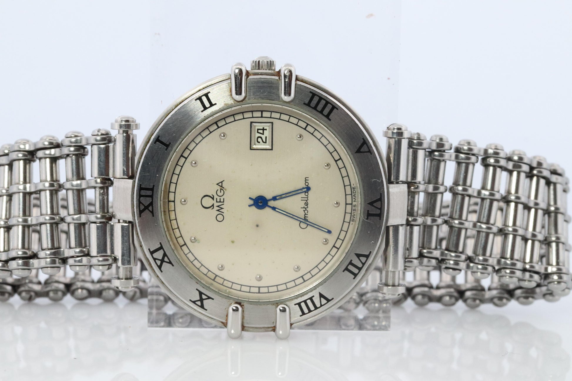 Omega Watch. Authentic Omega Constellation 1379 Date Quartz