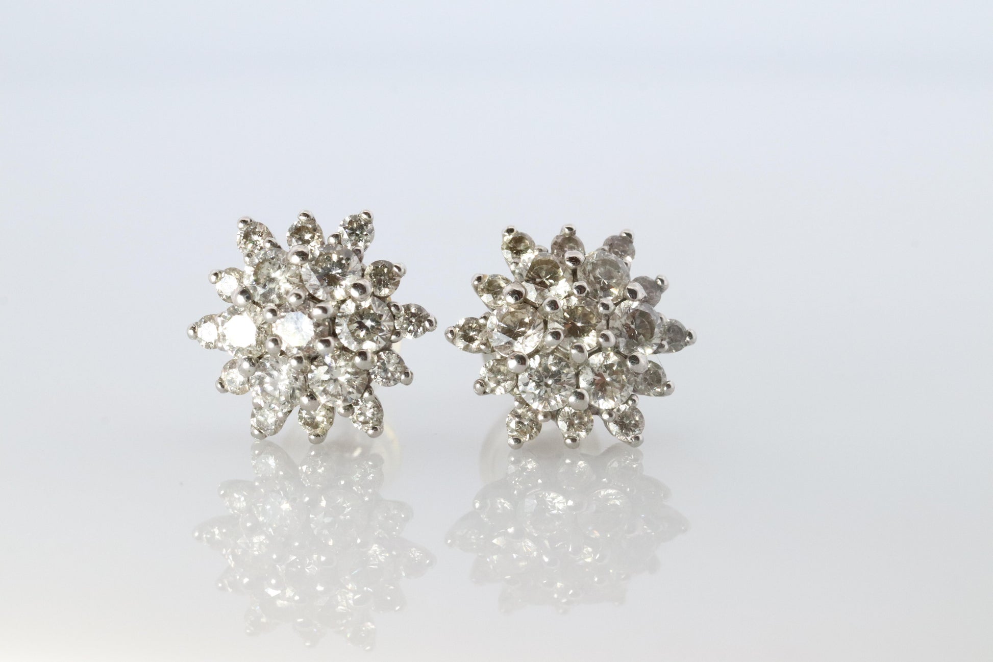 Diamond Flower Cluster Stud Earrings.  Platinum Earrings. Pt900 and 1CTW dia.