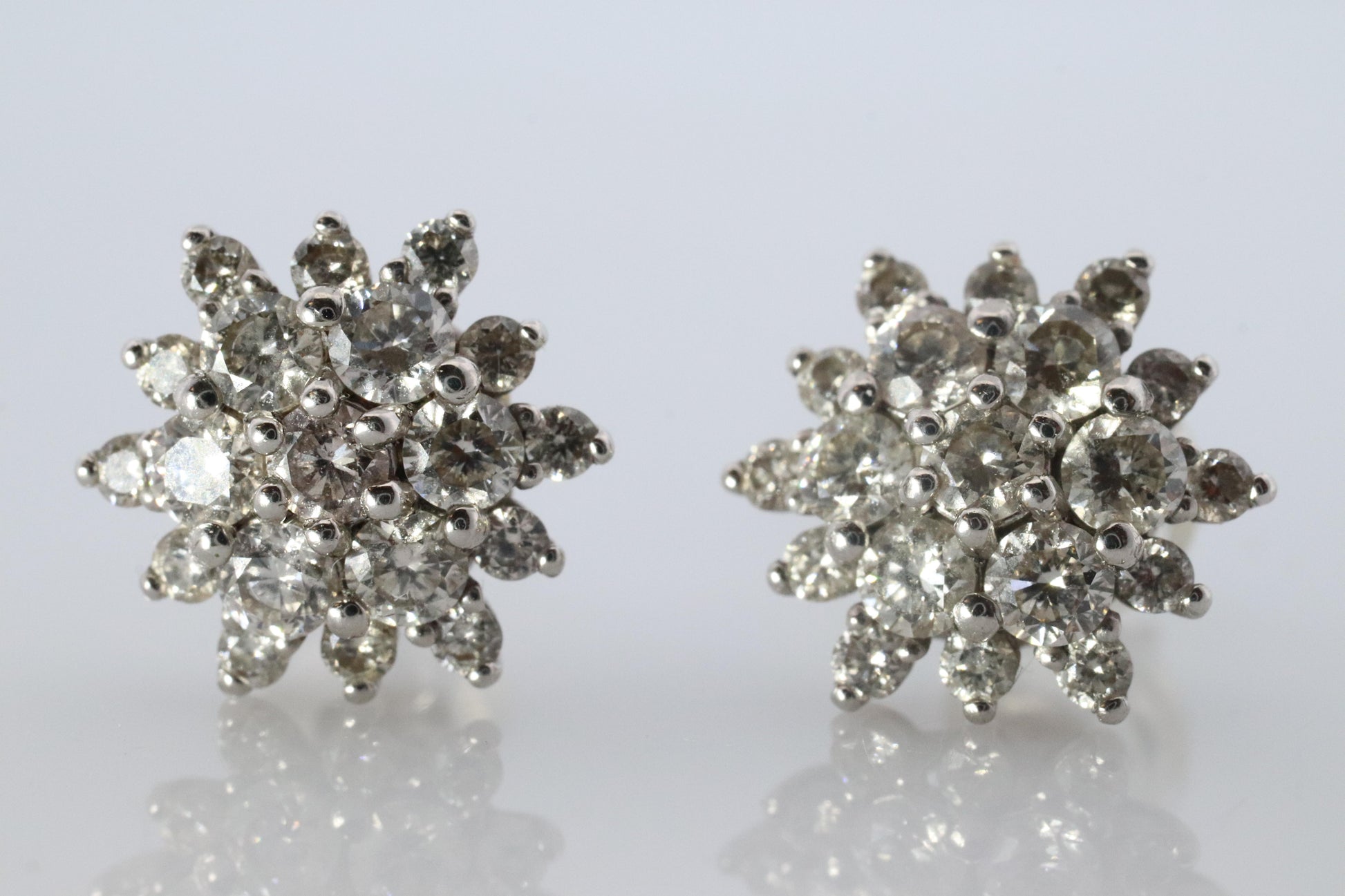 Diamond Flower Cluster Stud Earrings.  Platinum Earrings. Pt900 and 1CTW dia.