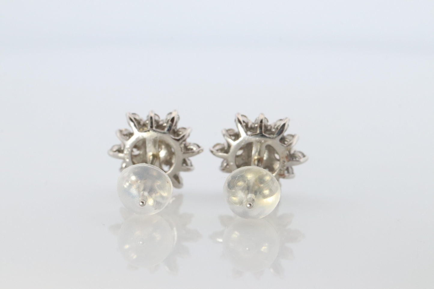Diamond Flower Cluster Stud Earrings.  Platinum Earrings. Pt900 and 1CTW dia.