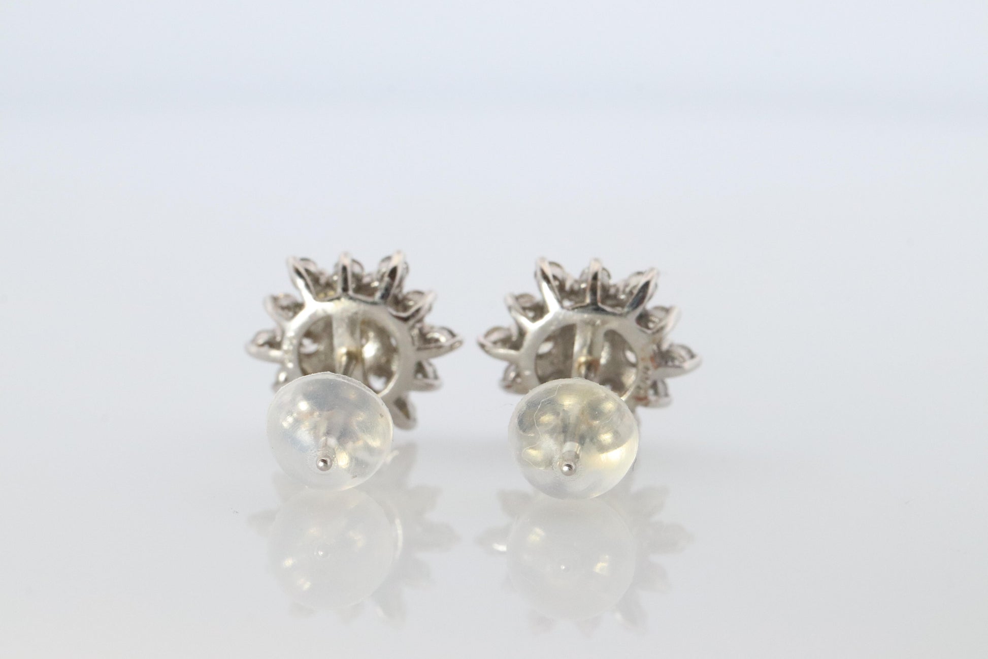 Diamond Flower Cluster Stud Earrings.  Platinum Earrings. Pt900 and 1CTW dia.