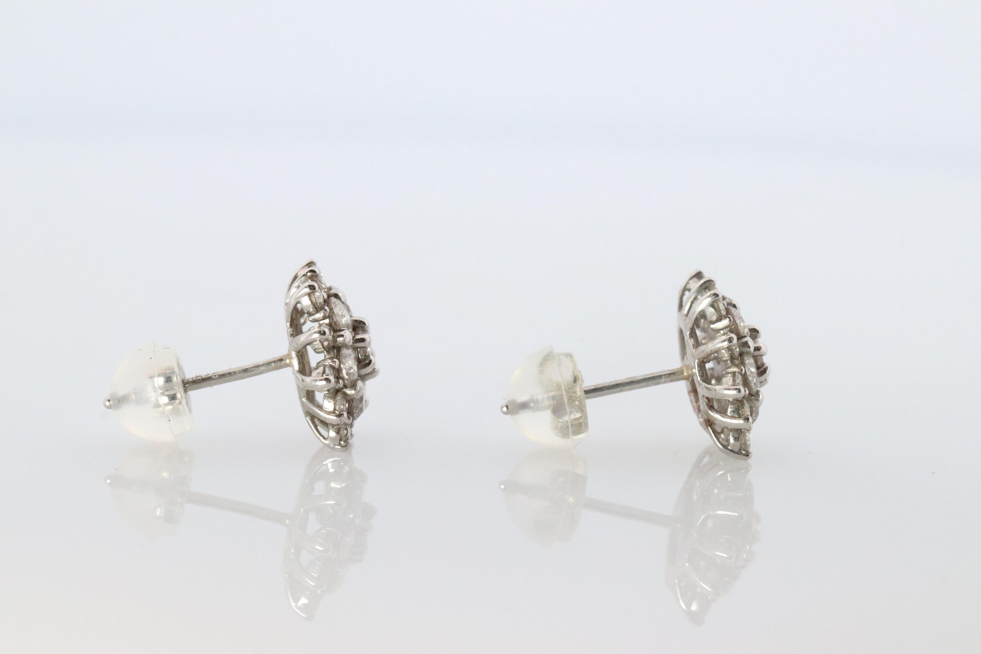 Diamond Flower Cluster Stud Earrings.  Platinum Earrings. Pt900 and 1CTW dia.