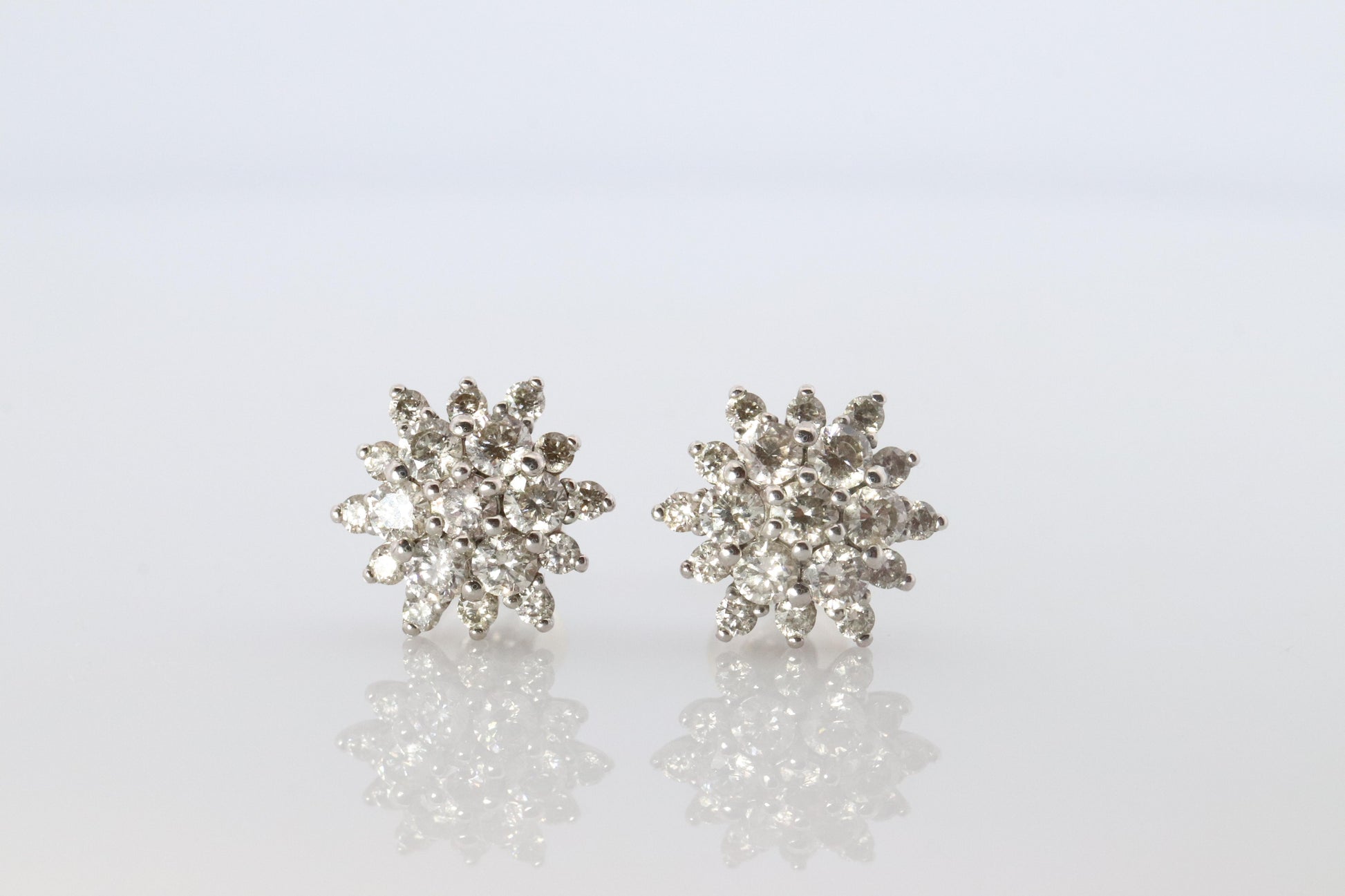 Diamond Flower Cluster Stud Earrings.  Platinum Earrings. Pt900 and 1CTW dia.