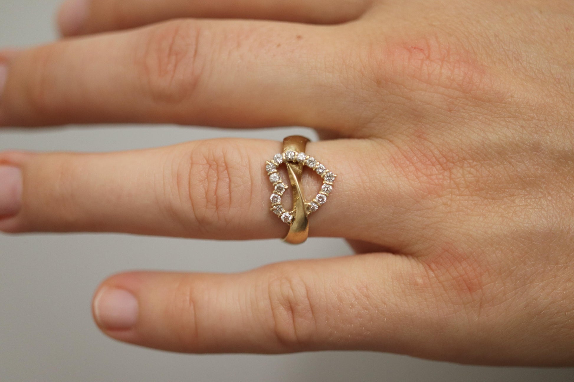 18k Diamond Heart ring. 18k Yellow Gold Open Heart Love ring.