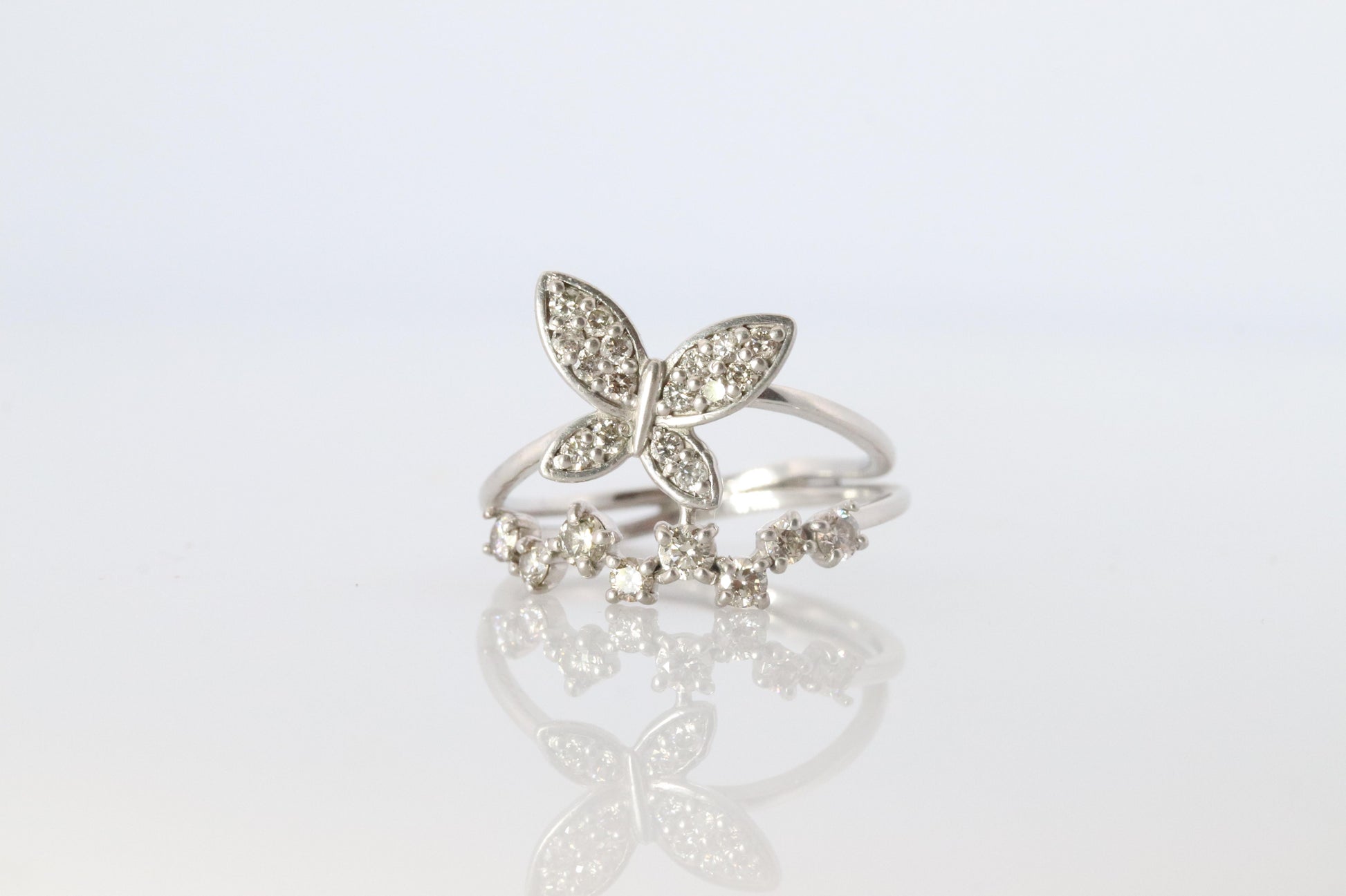 Platinum Butterfly ring. Pt900 Fun Diamond Dainty cluster band.