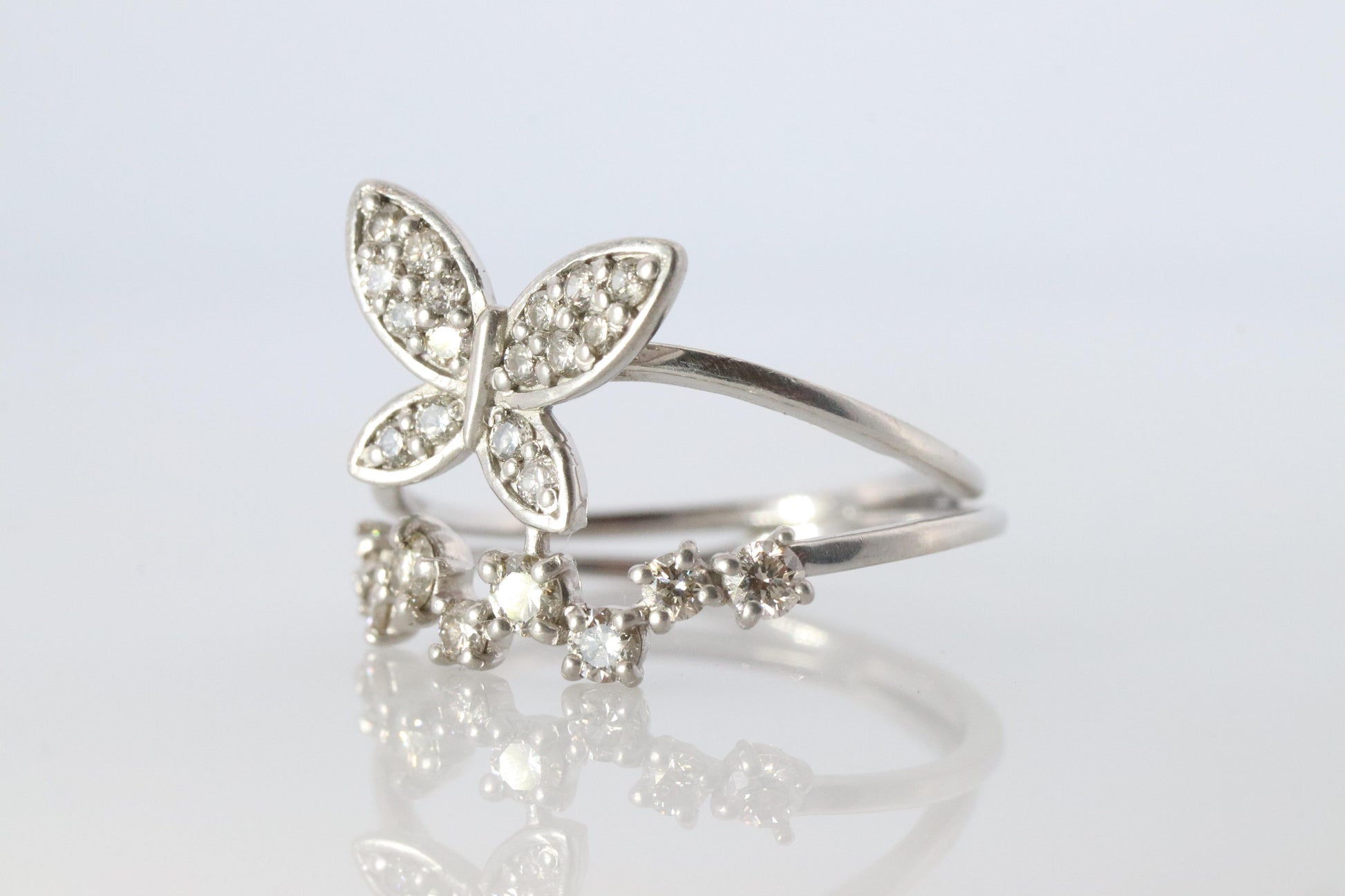 Platinum Butterfly ring. Pt900 Fun Diamond Dainty cluster band.