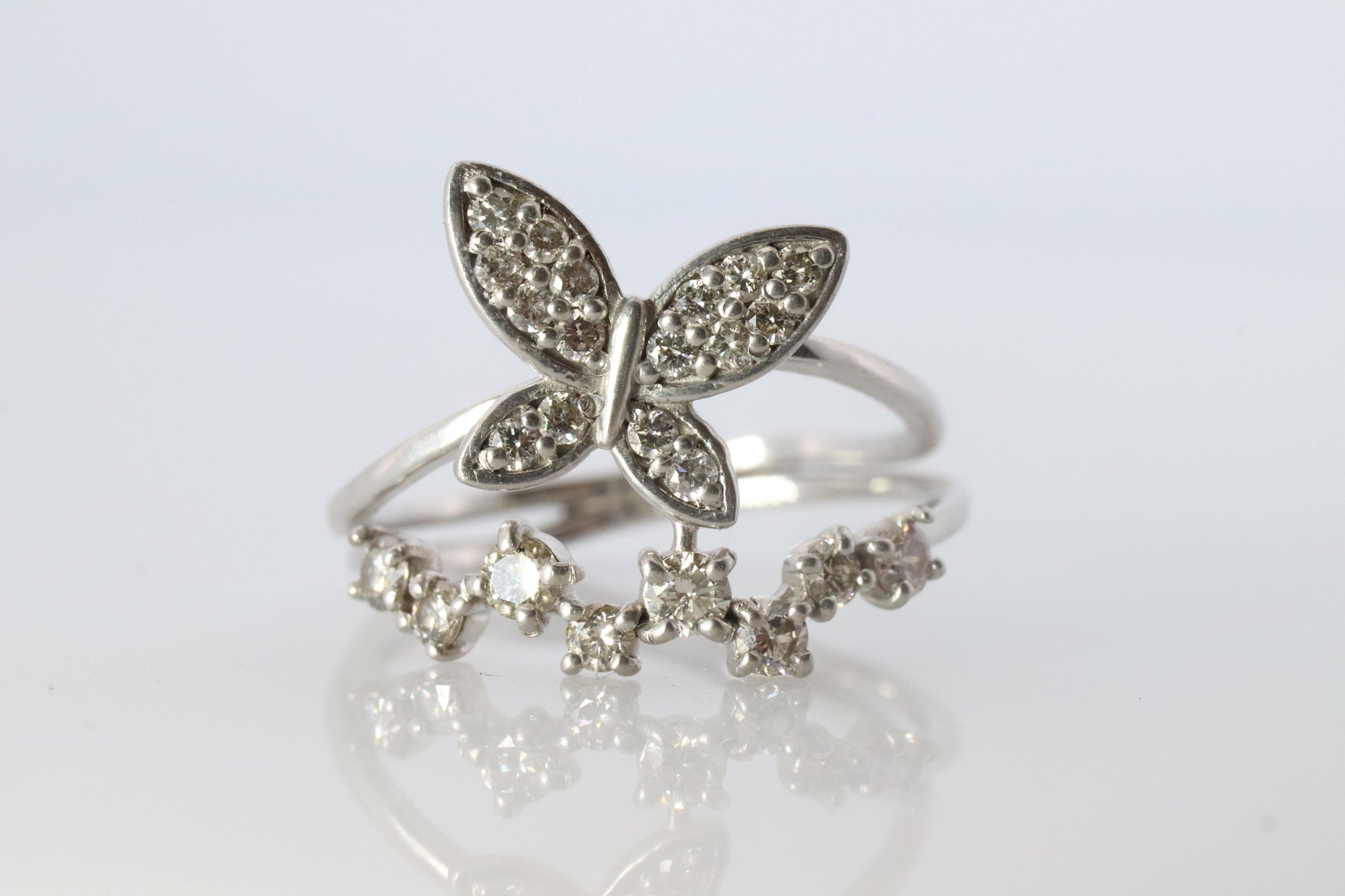 Platinum Butterfly ring. Pt900 Fun Diamond Dainty cluster band.