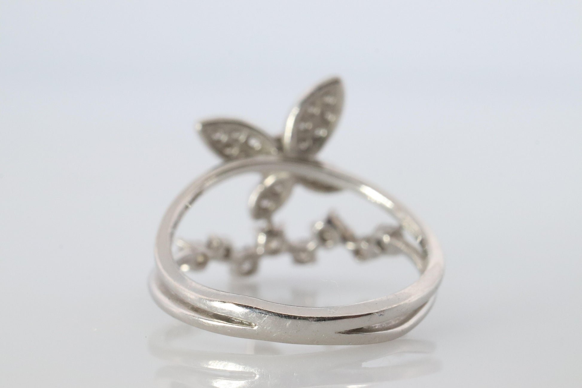 Platinum Butterfly ring. Pt900 Fun Diamond Dainty cluster band.