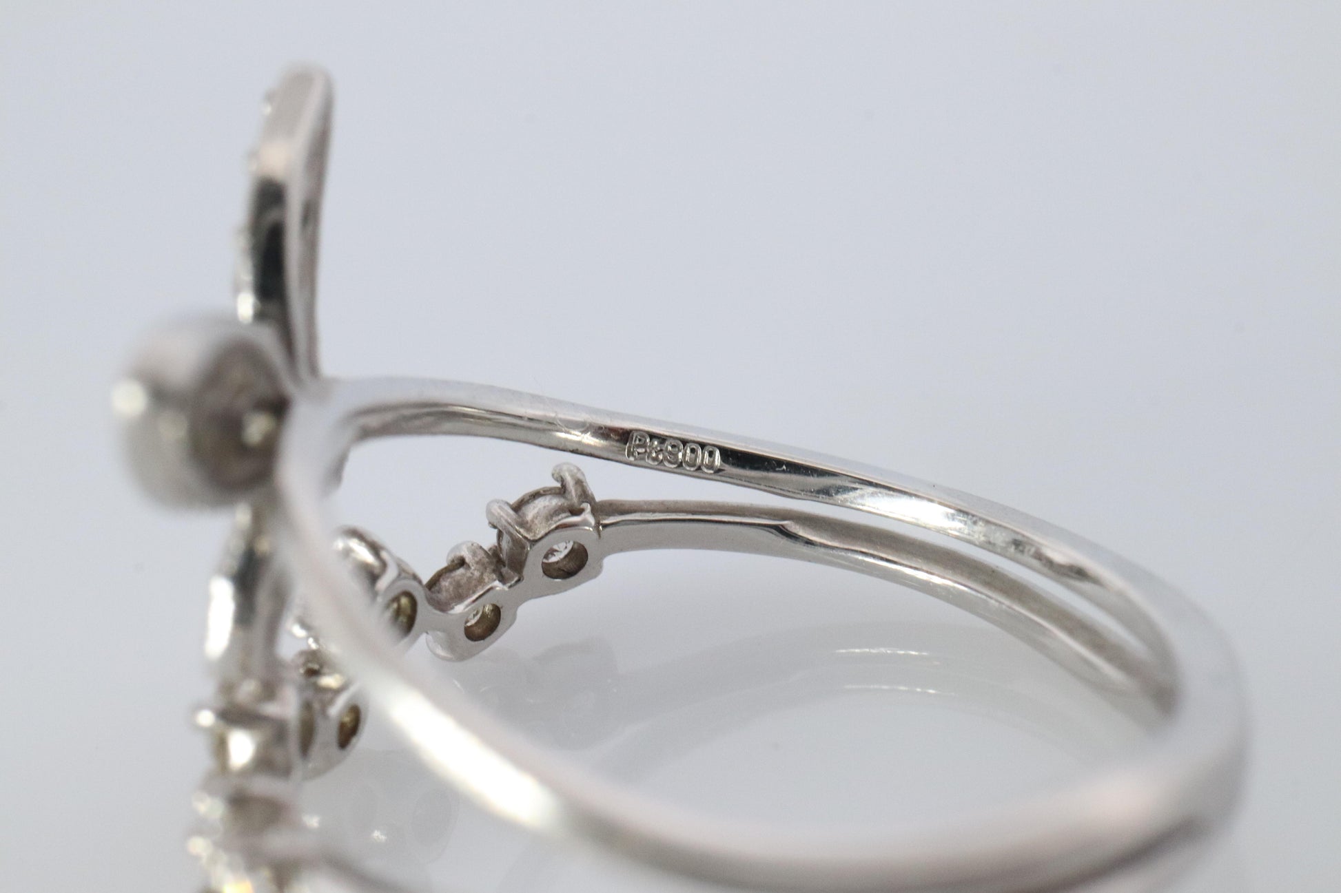 Platinum Butterfly ring. Pt900 Fun Diamond Dainty cluster band.