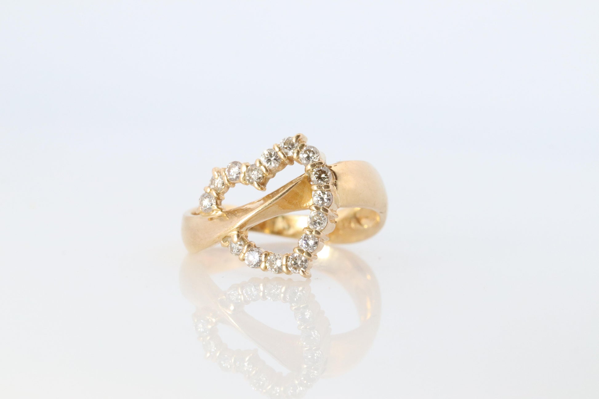 18k Diamond Heart ring. 18k Yellow Gold Open Heart Love ring.