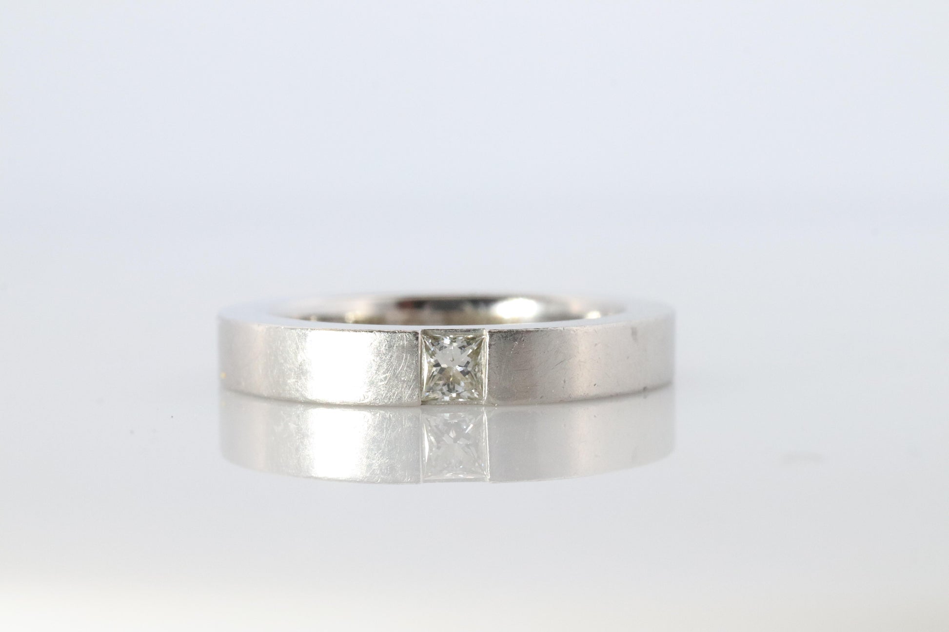 Harry Winston Ring. Princess Diamond Solitaire PT950 Platinum Band.