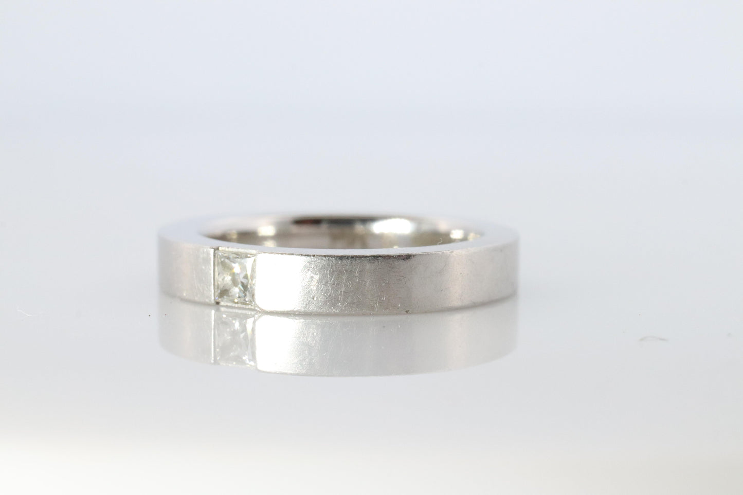 Harry Winston Ring. Princess Diamond Solitaire PT950 Platinum Band.
