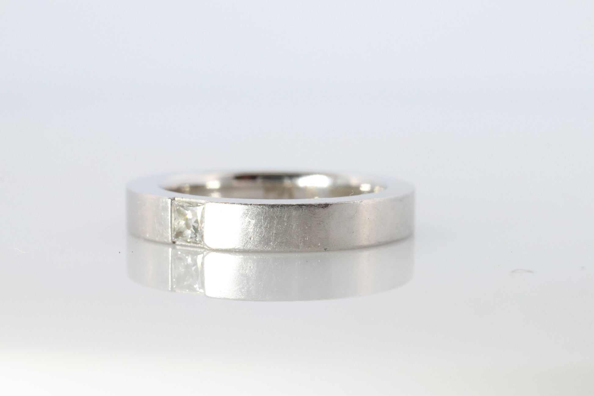 Harry Winston Ring. Princess Diamond Solitaire PT950 Platinum Band.