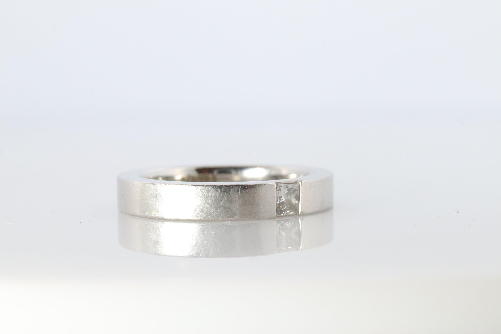 Harry Winston Ring. Princess Diamond Solitaire PT950 Platinum Band.