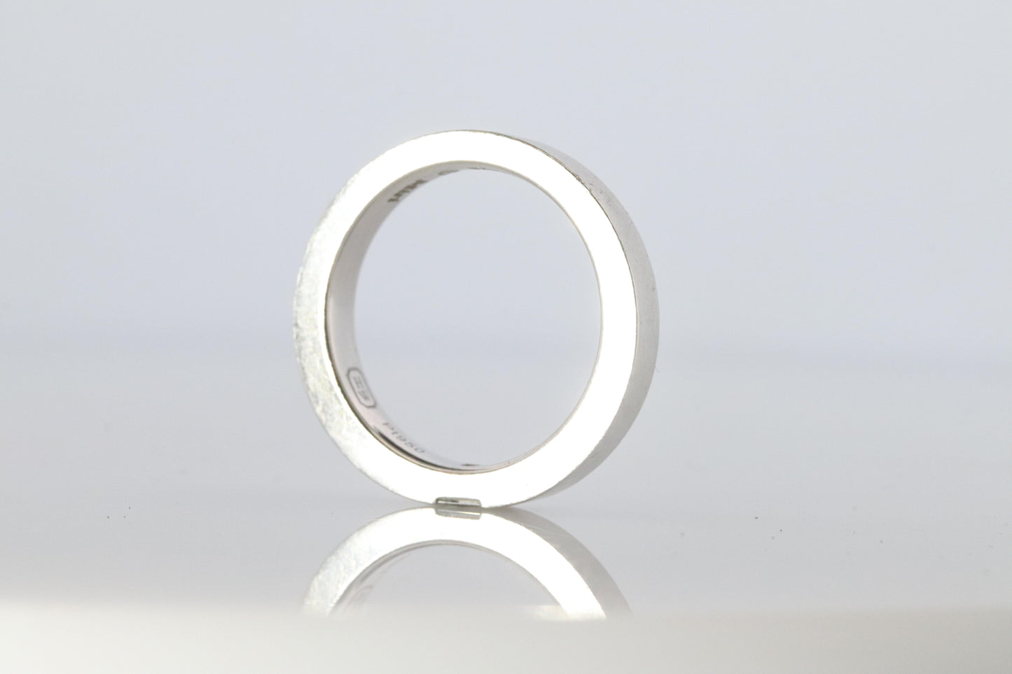 Harry Winston Ring. Princess Diamond Solitaire PT950 Platinum Band.
