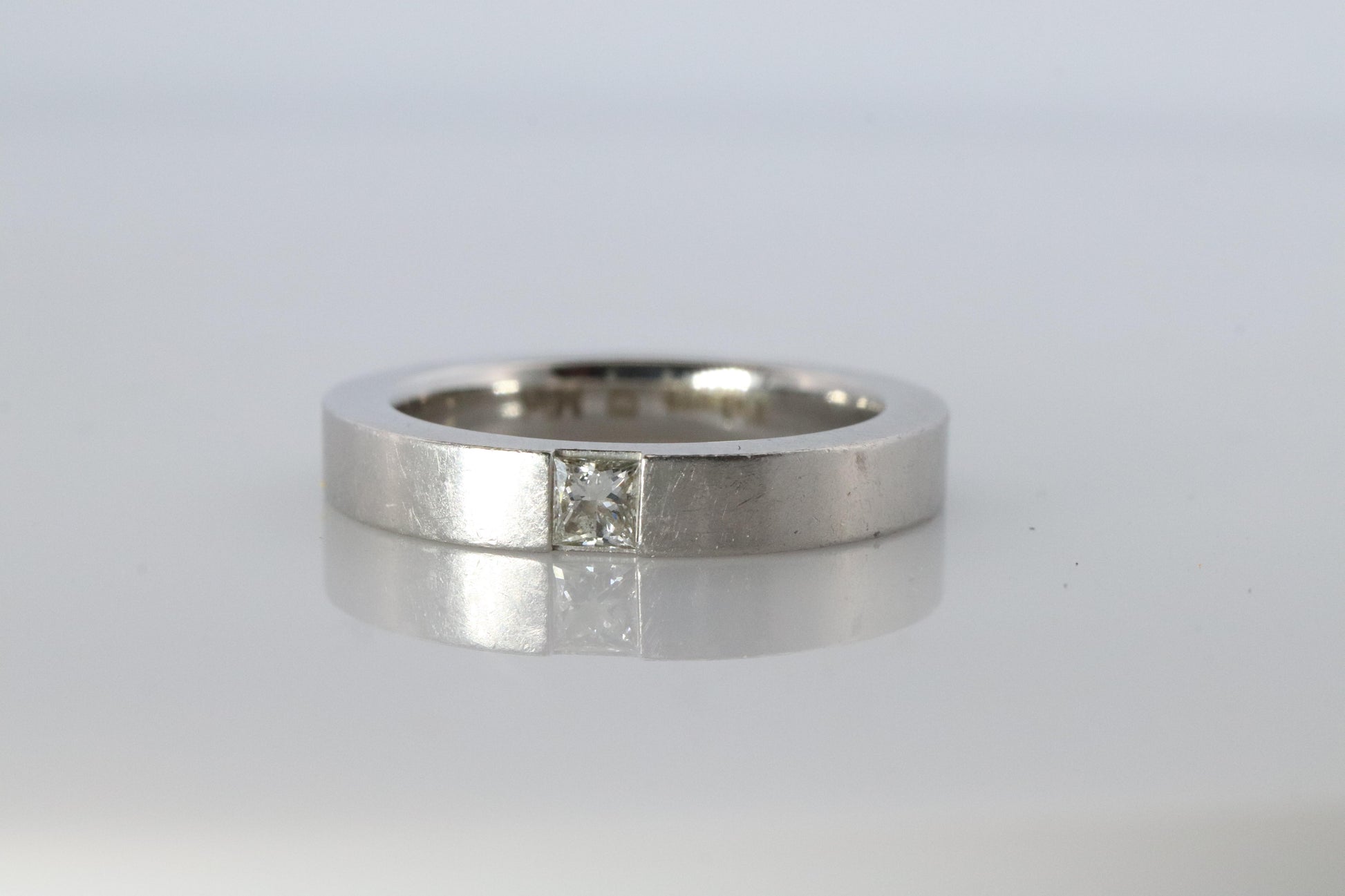 Harry Winston Ring. Princess Diamond Solitaire PT950 Platinum Band.