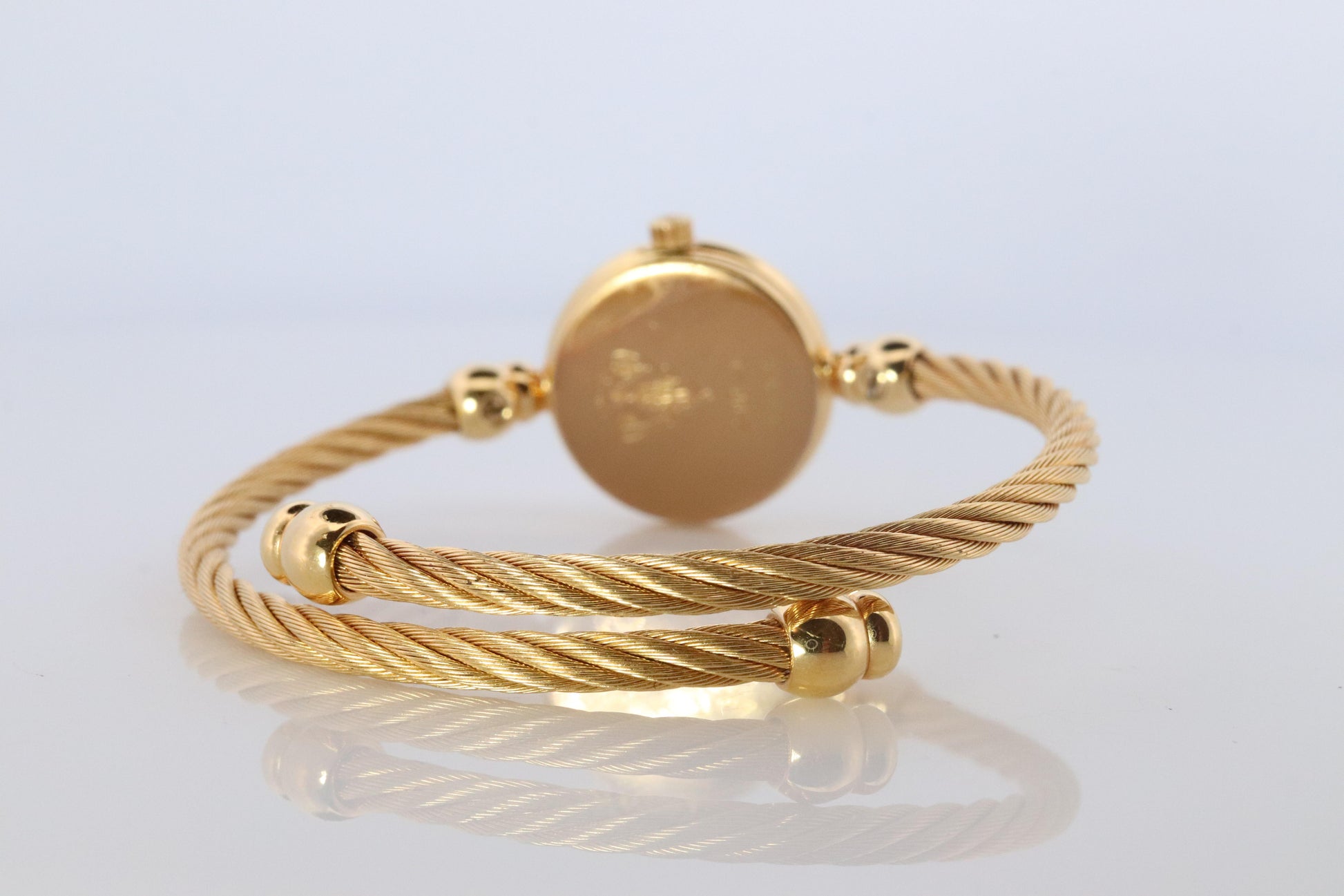 Vintage GUCCI Quartz 2700.2.L  Watch. Gucci Ladies Bangle Gold Tone MOP Dial.