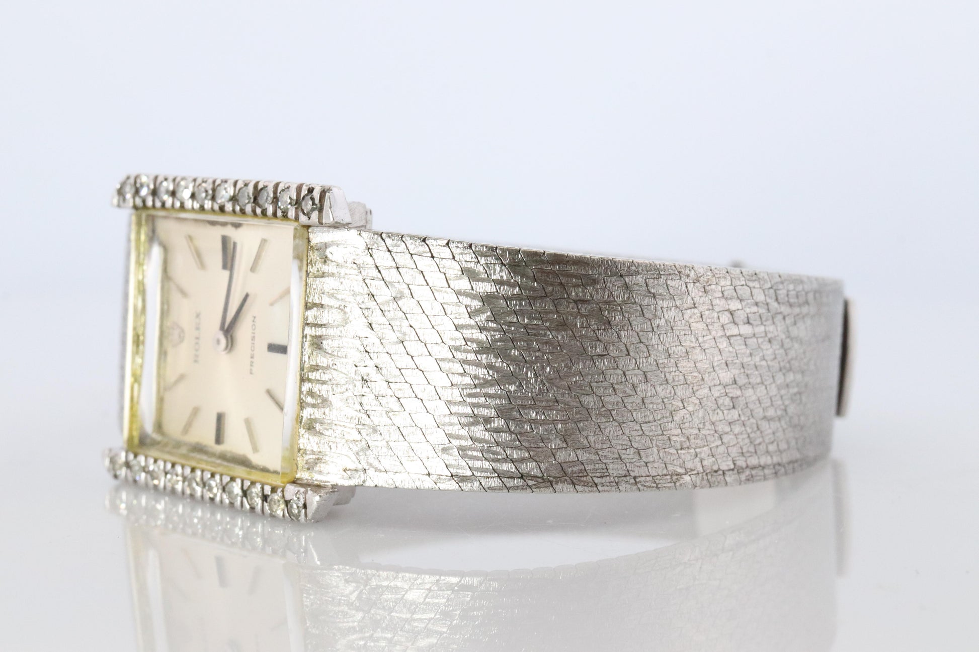 Genuine Rolex Watch. Diamond Bezel 1975 Ladies Manual ROLEX 2611 Precision