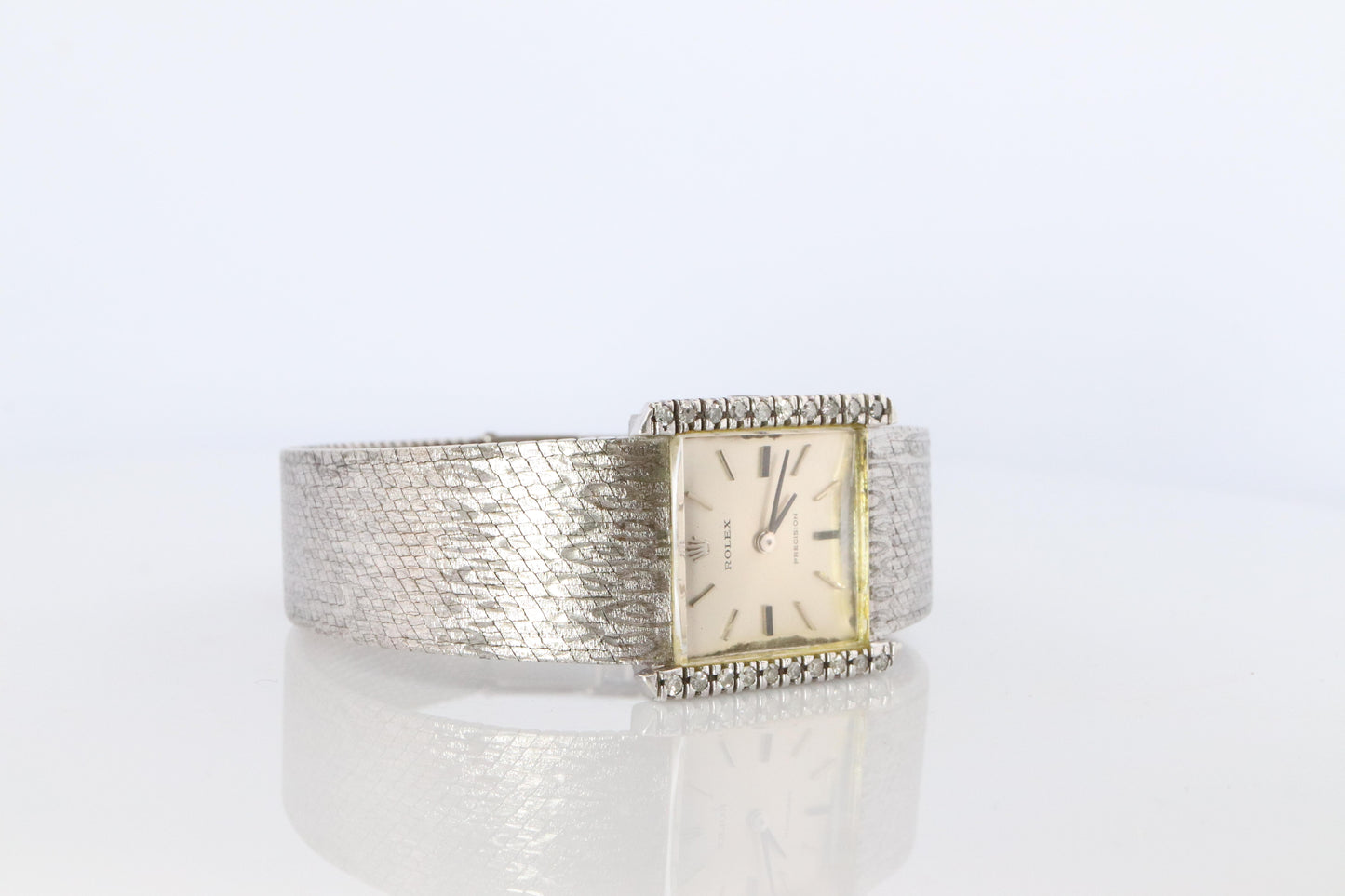 Genuine Rolex Watch. Diamond Bezel 1975 Ladies Manual ROLEX 2611 Precision