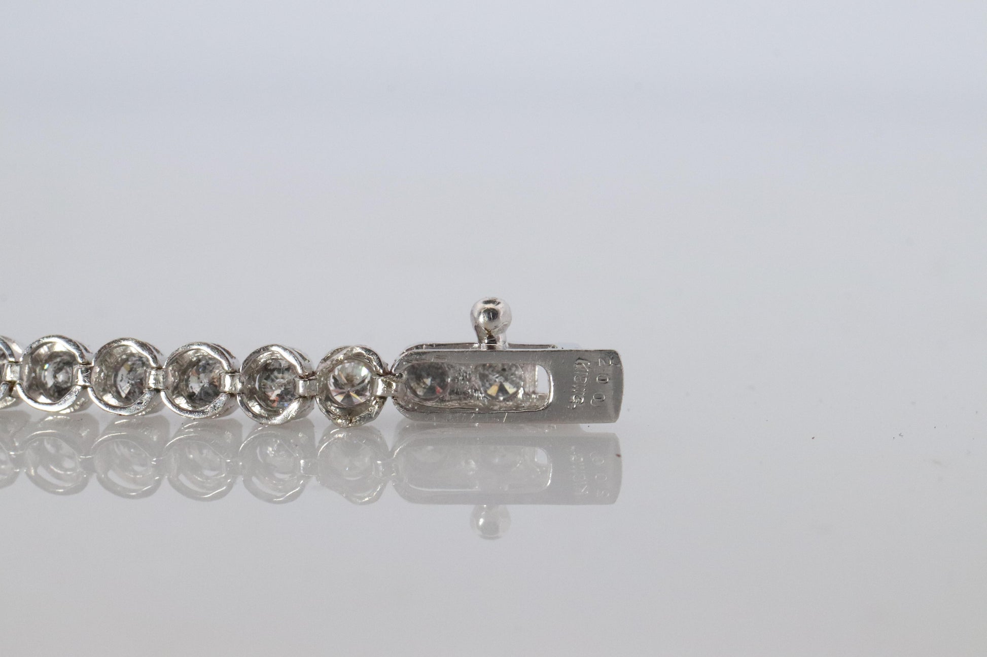 18k Diamond Tennis Bracelet. 18k White Gold round diamond Tennis bracelet. 2CTW