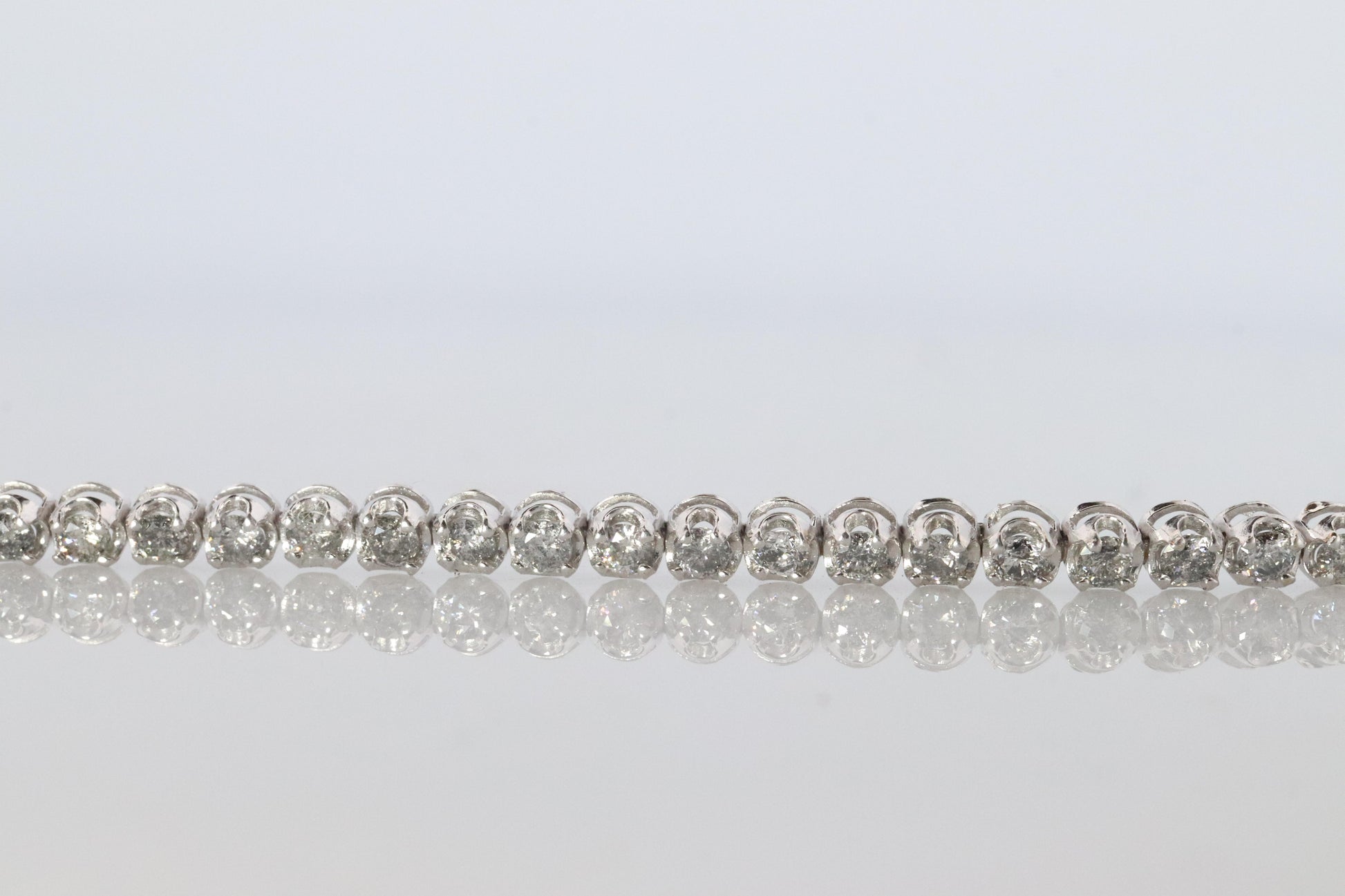 18k Diamond Tennis Bracelet. 18k White Gold round diamond Tennis bracelet. 2CTW