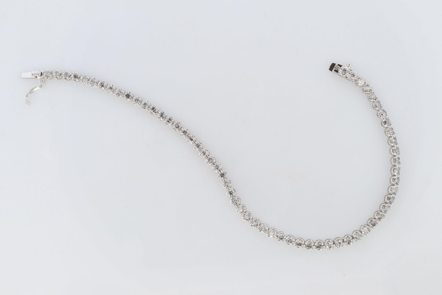 18k Diamond Tennis Bracelet. 18k White Gold round diamond Tennis bracelet. 2CTW