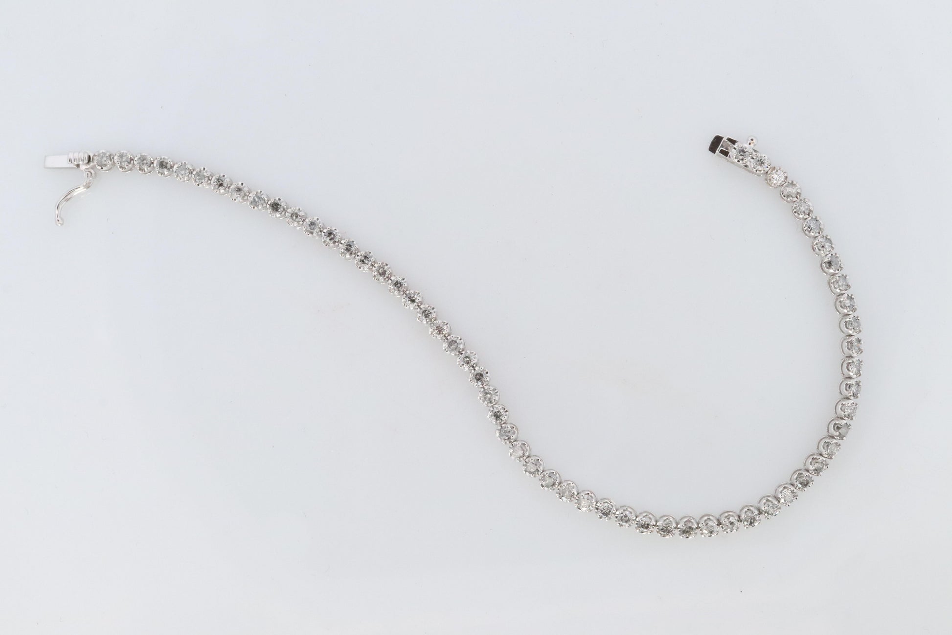 18k Diamond Tennis Bracelet. 18k White Gold round diamond Tennis bracelet. 2CTW