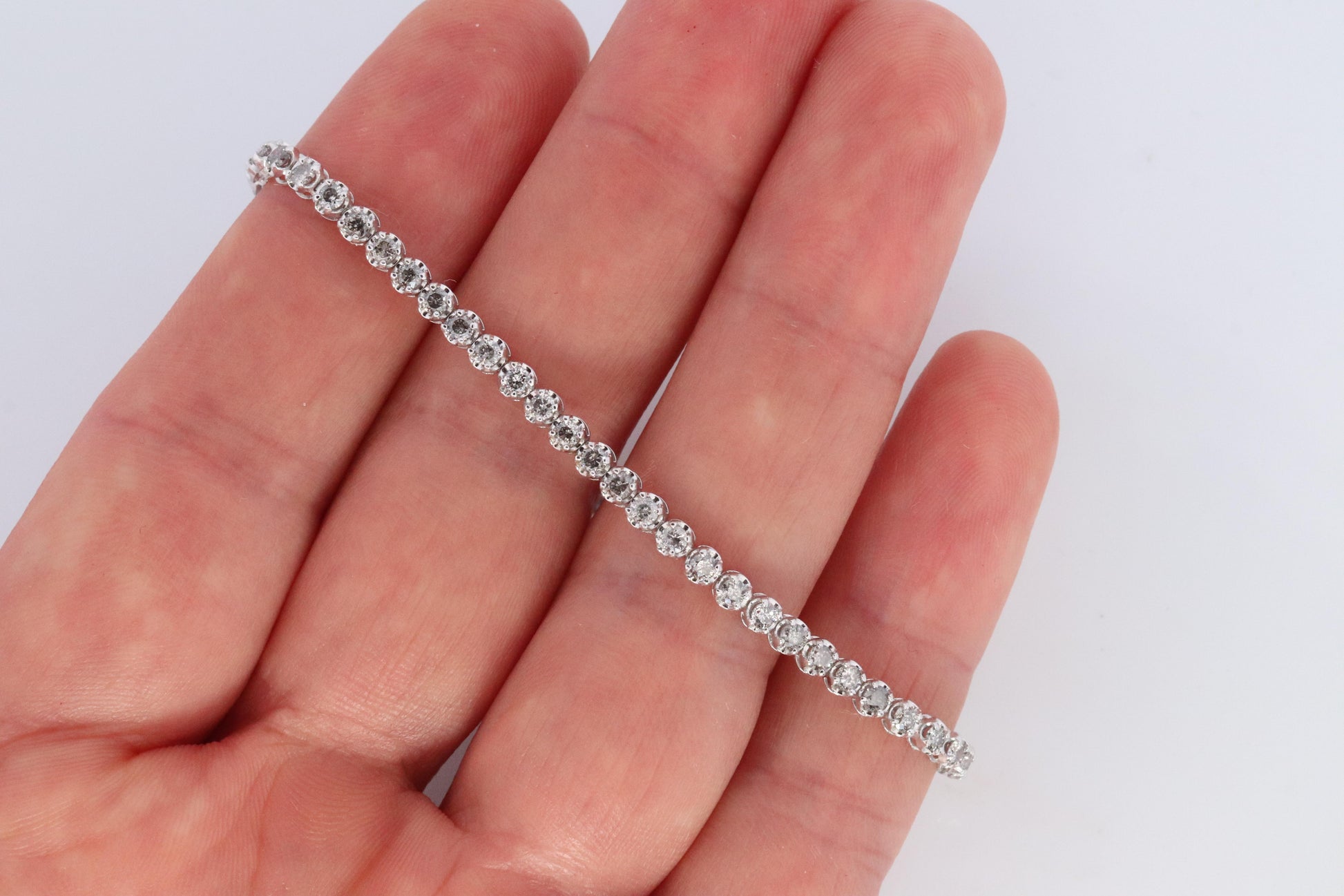 18k Diamond Tennis Bracelet. 18k White Gold round diamond Tennis bracelet. 2CTW
