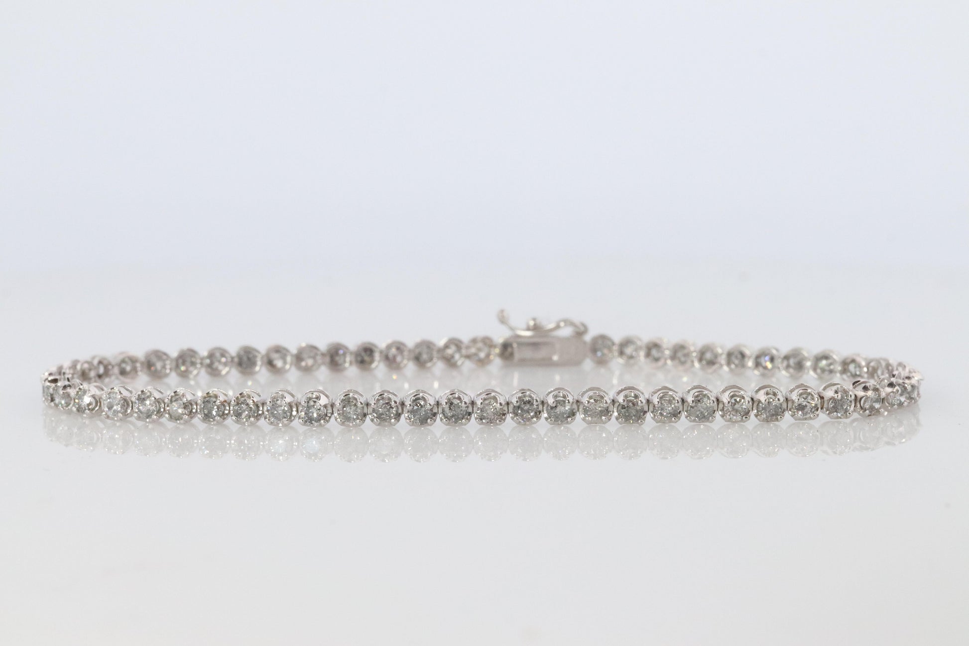18k Diamond Tennis Bracelet. 18k White Gold round diamond Tennis bracelet. 2CTW