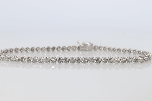18k Diamond Tennis Bracelet. 18k White Gold round diamond Tennis bracelet. 2CTW