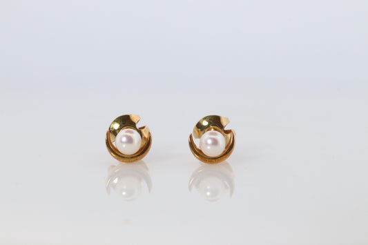 Mikimoto Moon Earrings. 18k Yellow Gold Mikimoto Pearl Dainty Stud Earrings.