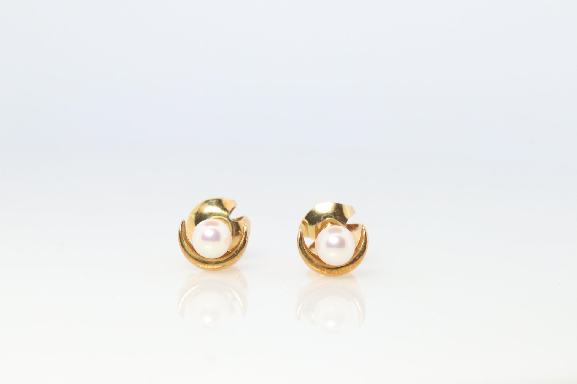Mikimoto Moon Earrings. 18k Yellow Gold Mikimoto Pearl Dainty Stud Earrings.