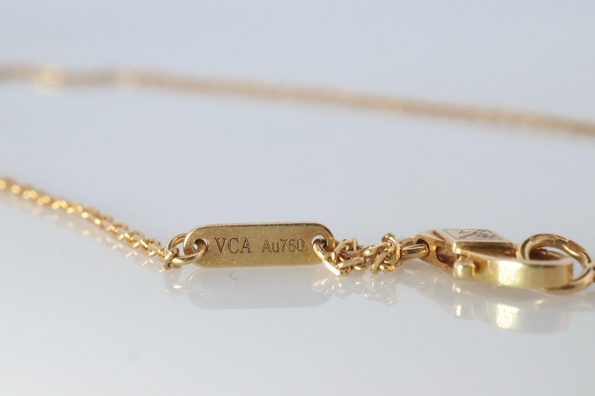 Van Cleef Arpels Alhambra Necklace . Genuine VCA 18k YG Sweet Shell Pendant