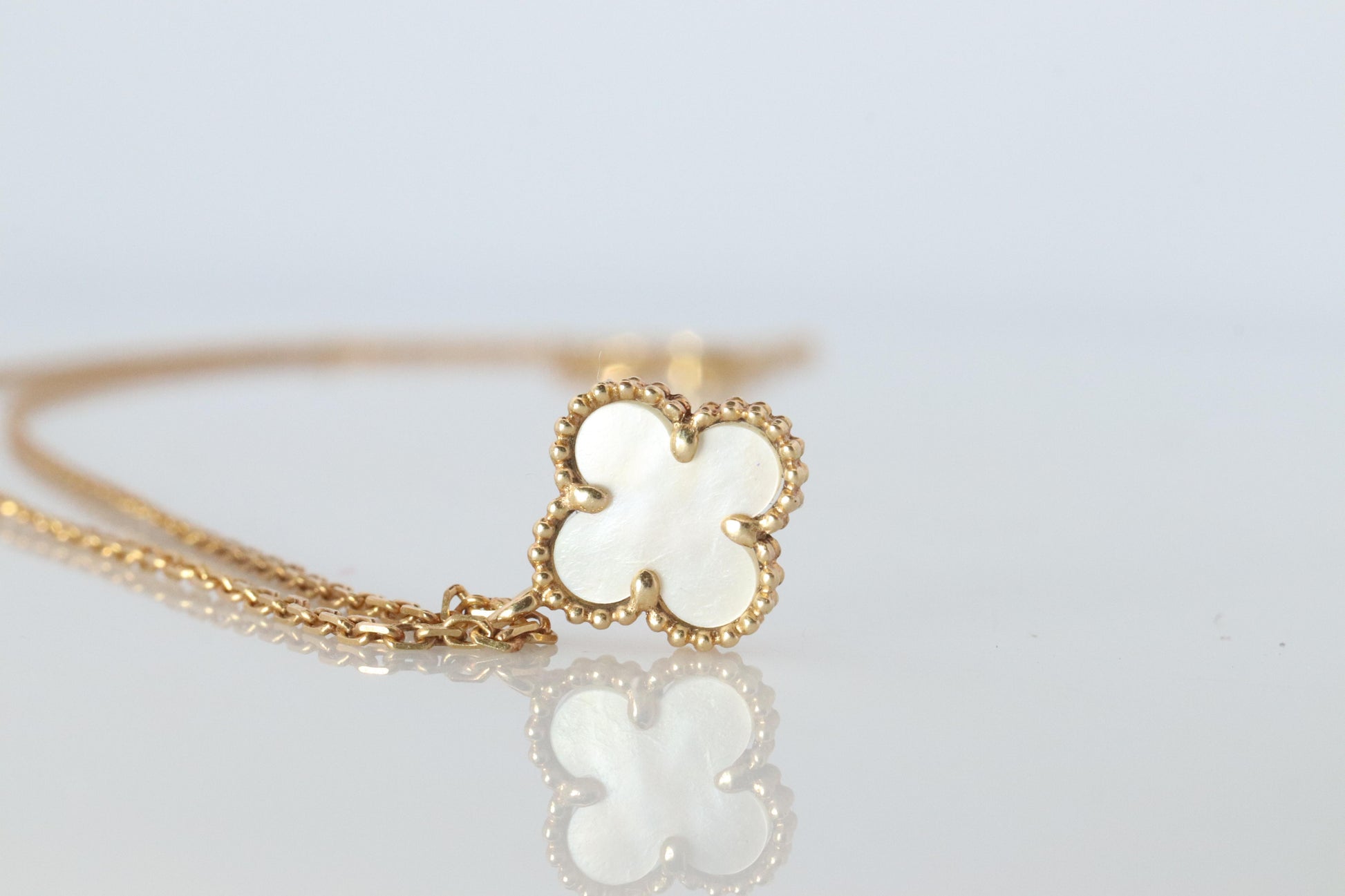 Van Cleef Arpels Alhambra Necklace . Genuine VCA 18k YG Sweet Shell Pendant