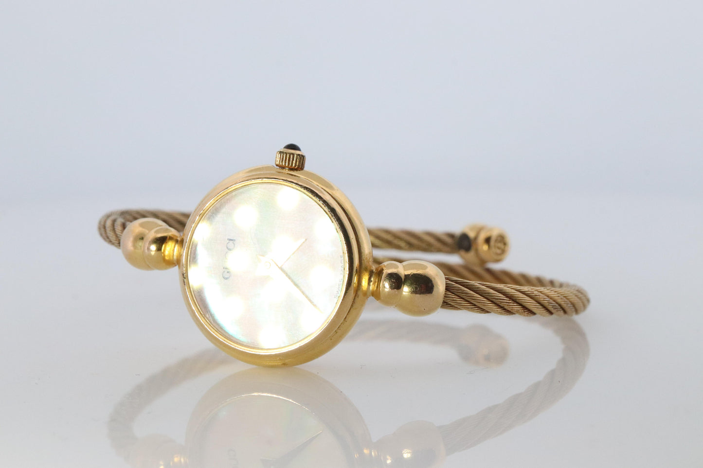 Vintage GUCCI Quartz 2700.2.L  Watch. Gucci Ladies Bangle Gold Tone MOP Dial.