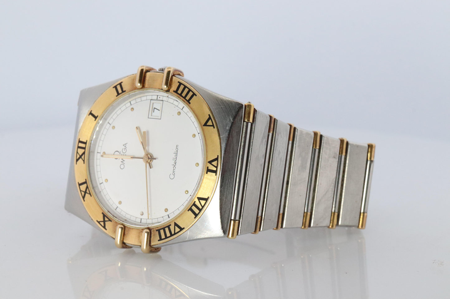 Omega Watch.  Omega Constellation Quartz 1448 Date Wristwatch.
