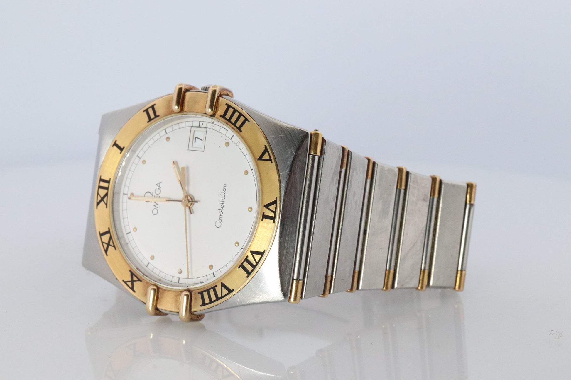 Omega Watch.  Omega Constellation Quartz 1448 Date Wristwatch.