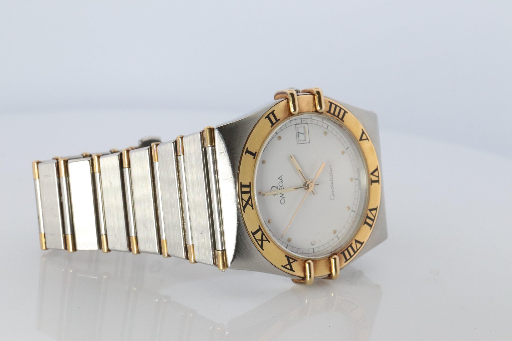 Omega Watch.  Omega Constellation Quartz 1448 Date Wristwatch.