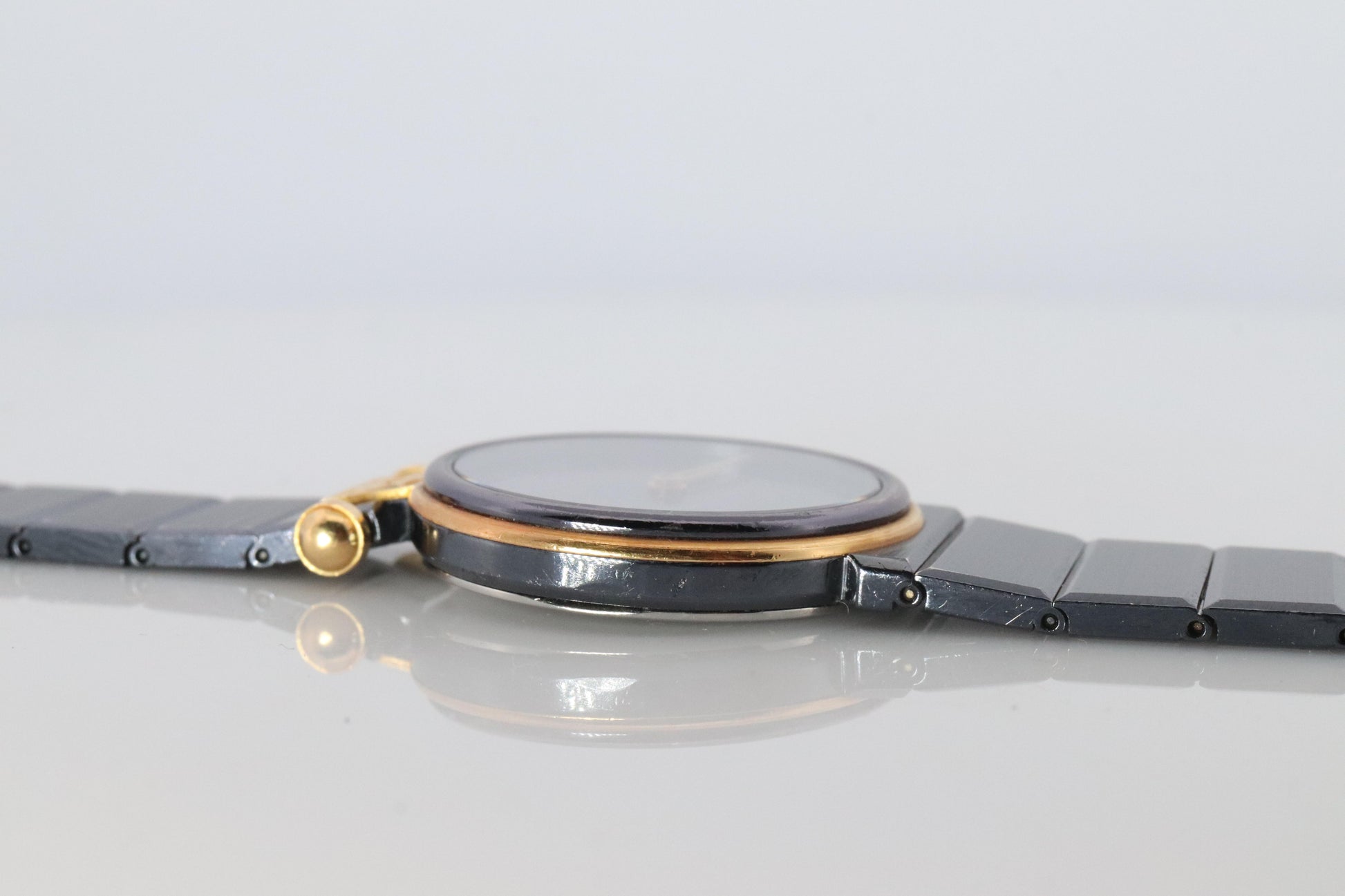 Van Cleef and Arpels 43106 watch. La Collection SS Round 24mm Watch