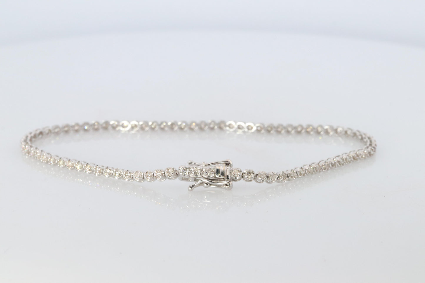 18k Diamond Tennis Bracelet. 18k White Gold round diamond Tennis bracelet. 1CTW