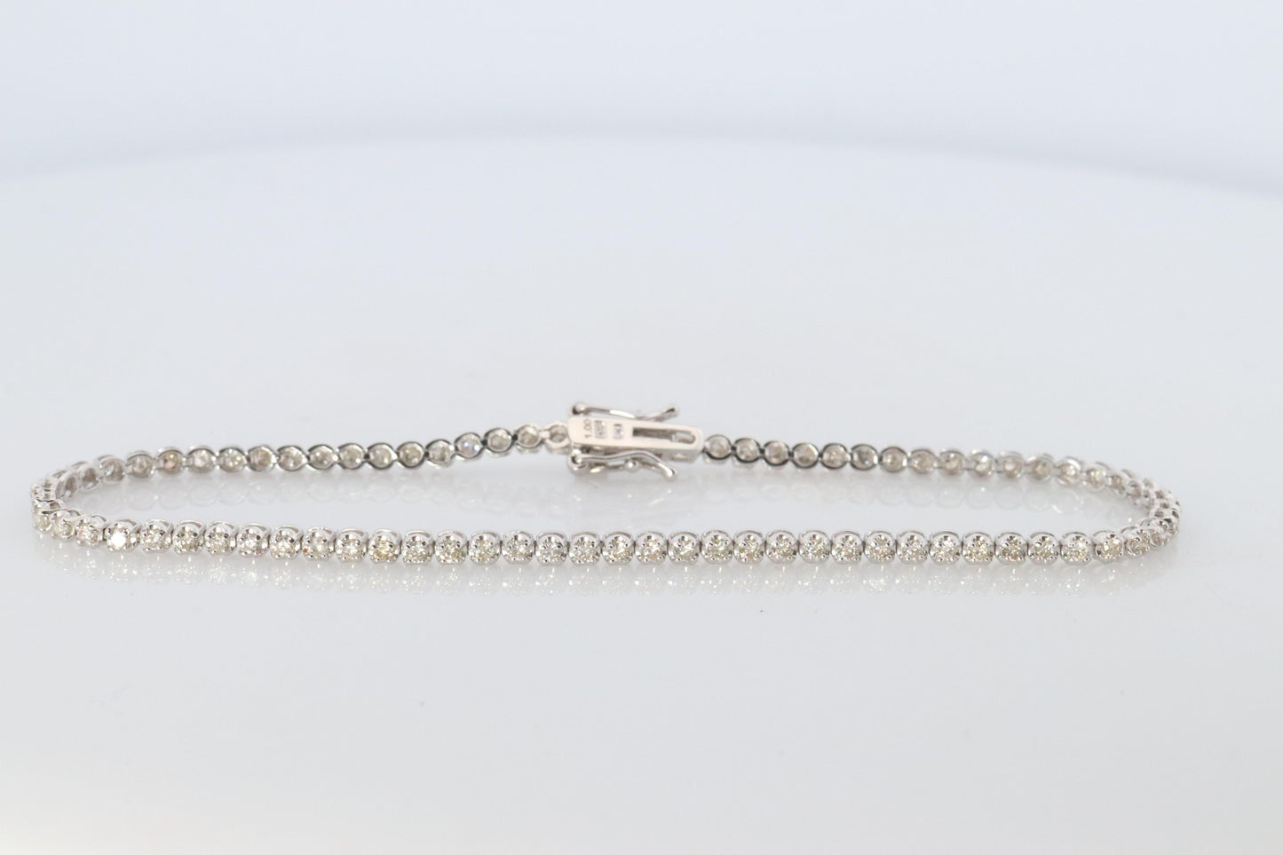18k Diamond Tennis Bracelet. 18k White Gold round diamond Tennis bracelet. 1CTW