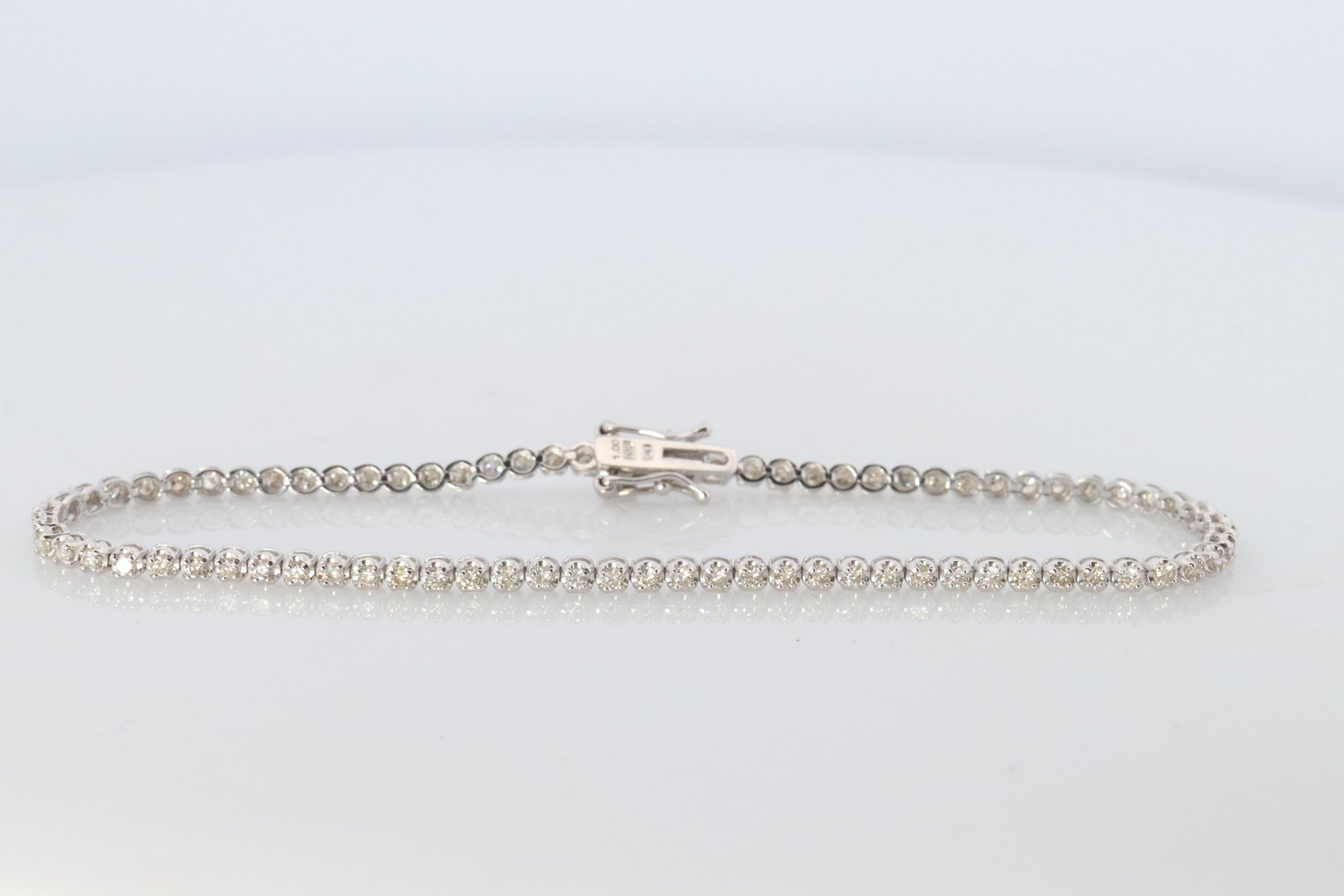18k Diamond Tennis Bracelet. 18k White Gold round diamond Tennis bracelet. 1CTW