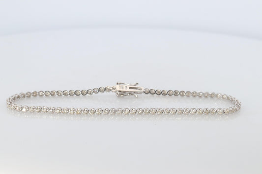 18k Diamond Tennis Bracelet. 18k White Gold round diamond Tennis bracelet. 1CTW