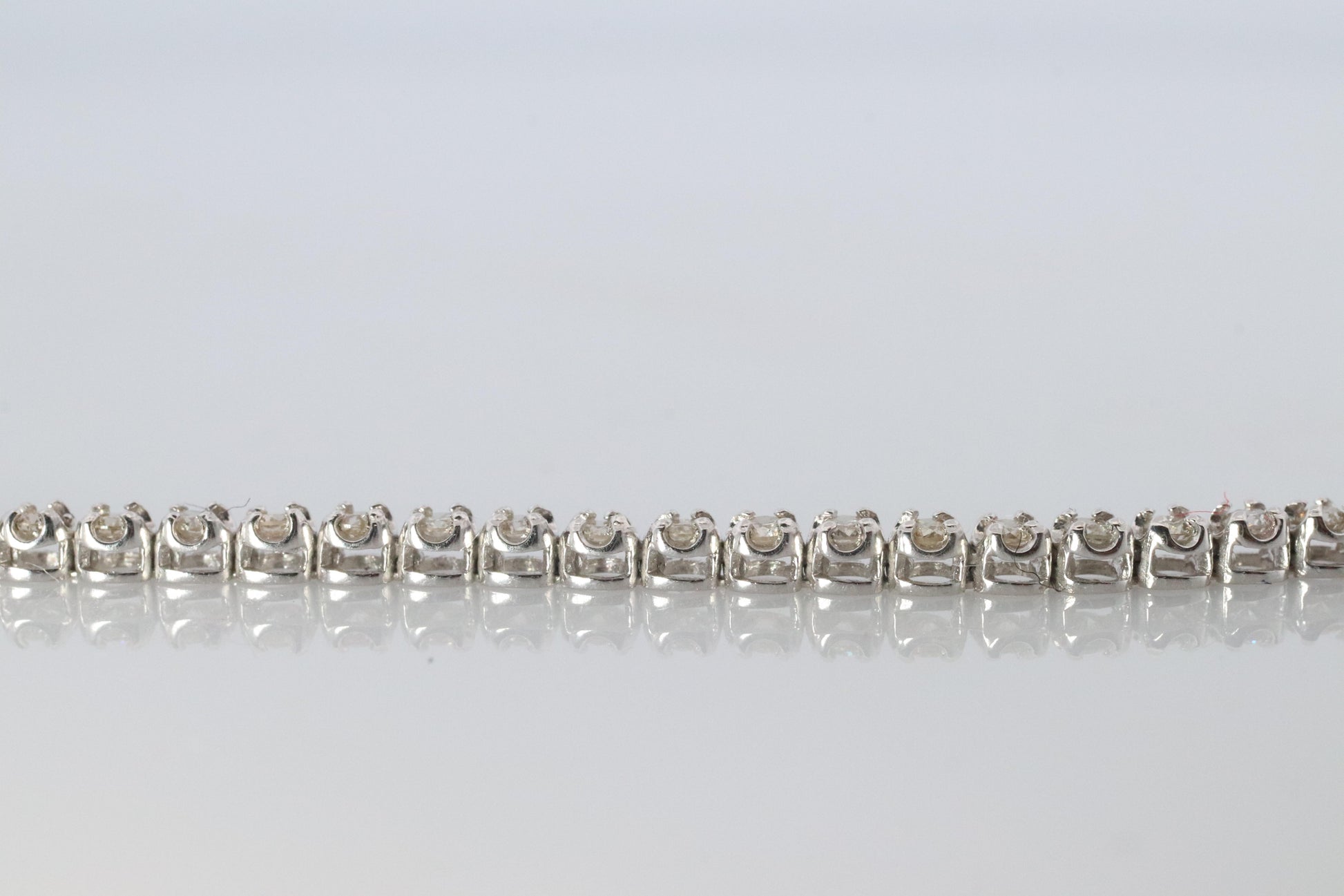 18k Diamond Tennis Bracelet. 18k White Gold round diamond Tennis bracelet. 1CTW