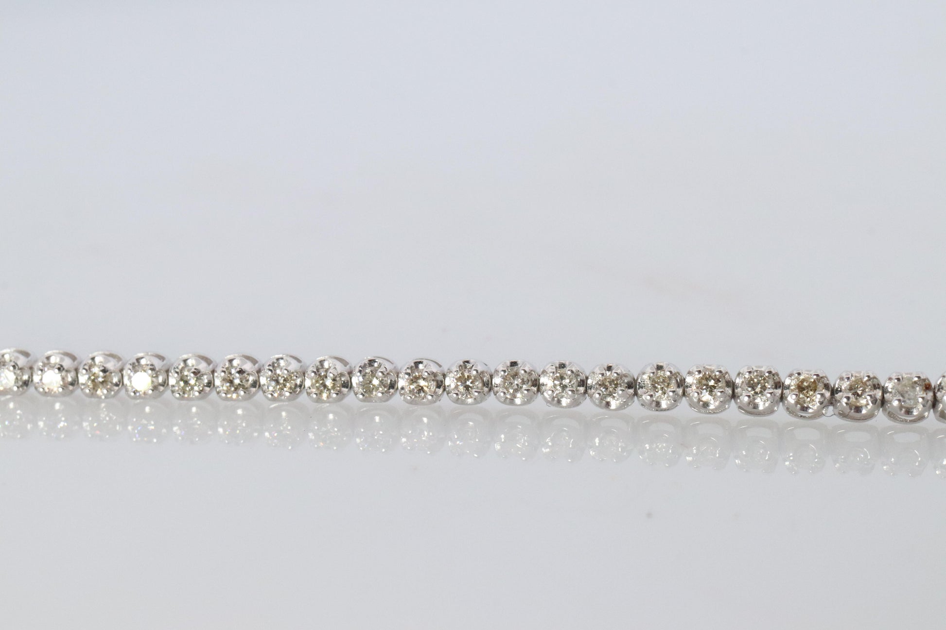 18k Diamond Tennis Bracelet. 18k White Gold round diamond Tennis bracelet. 1CTW