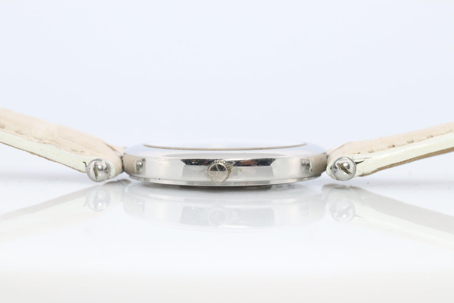 Van Cleef and Arpels watch. VCA 53140 La Collection SS Round 31mm Watch